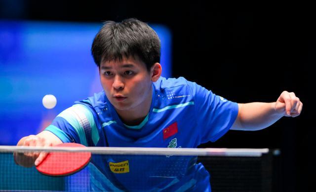 1746077343186062159.jpg (体育)(4)乒乓球——世界杯:雨果胜林诗栋夺得男单冠军XxjpseC007325_20250420_PEPFN0A001.jpg